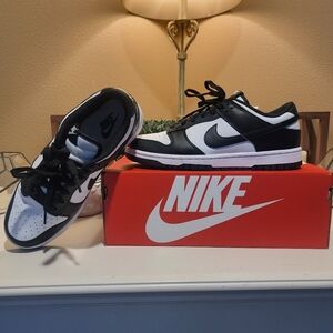 Nike Black and White Women's Sneakers